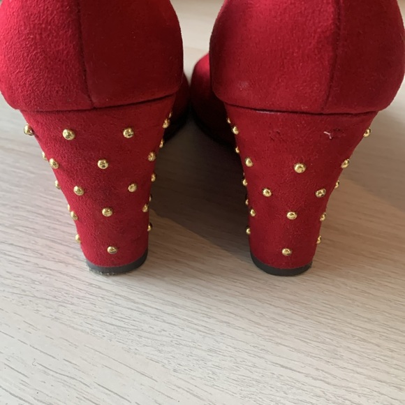 Aerosoles Red Wedges with gold detail - Picture 3 of 6